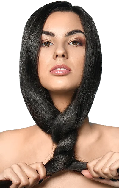 Жена с дълга, здрава и лъскава тъмна коса, демонстрираща резултат от лечение на косопад